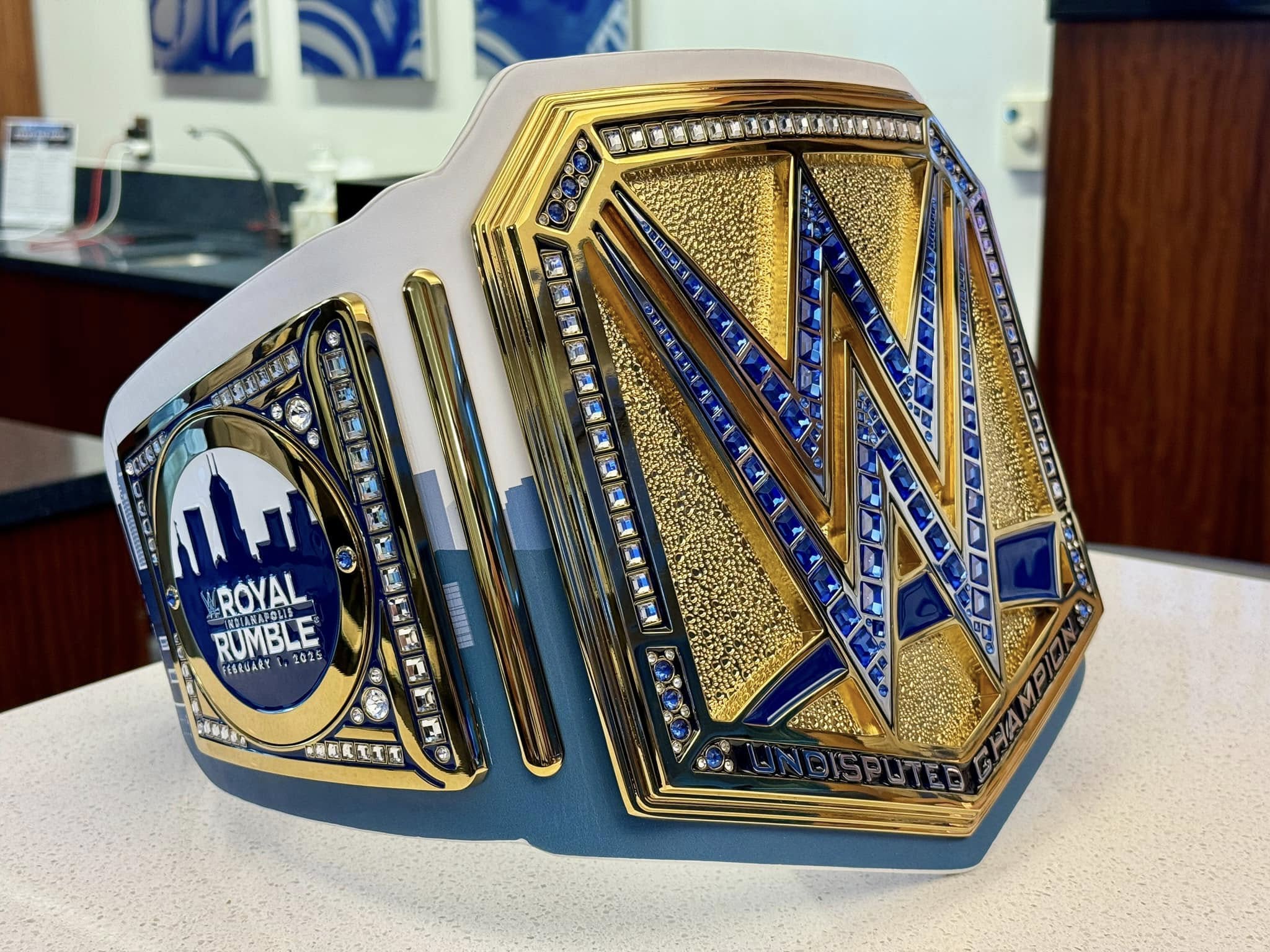 Neue Replik des Royal Rumble Undisputed Wrestling Championship Titelgürtels | WWE Sammlerstück | Riemen aus echtem Rindsleder | Ätzgürtel